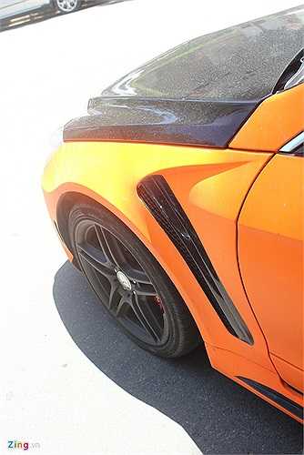 Bộ bodykit được cắt nhiều khe hút gió nhằm tăng tính khí động học cho chiếc xe.
