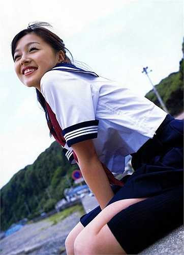 Kiểu trang phục này xuất hiện lần đầu tiên vào năm 1921, được lấy ý tưởng từ bộ trang phục của các học sinh Anh.