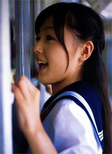 Những bộ đồng phục thiết kế đẹp mắt khiến các nữ sinh cho rằng thật dễ thương khi bọn mình mặc chúng. 