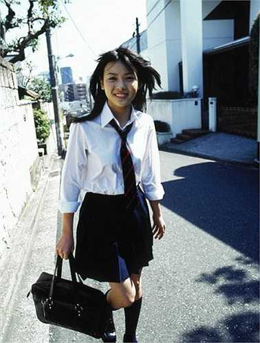 Thậm chí, nhiều trường tại quốc gia châu Á này còn thuê những nhà thiết kế nổi tiếng thiết kế đồng phục và bộ đồng phục có giá rất cao.