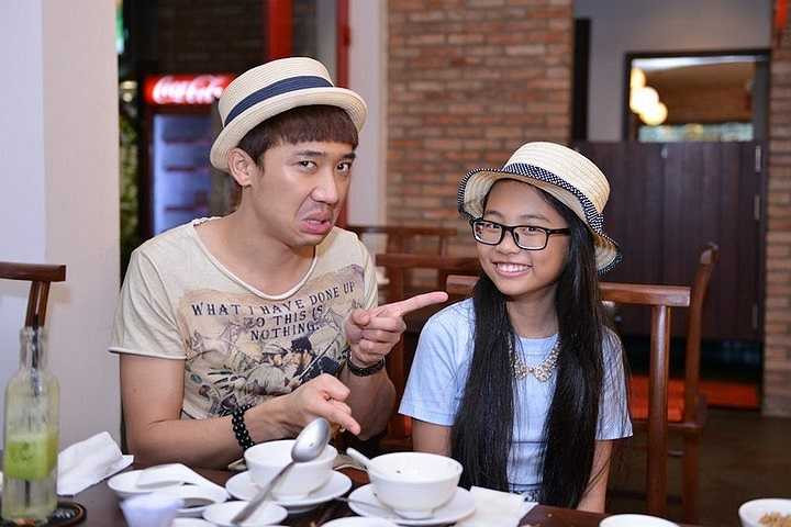 Chủ nhà hàng này cũng không quá xa lạ trong giới showbiz, đó là hoa hậu Thu Hoài cũng là một người bạn rất thân thiết của Trấn Thành.