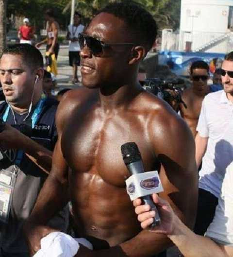 Cầu thủ Anh được săn đón chẳng khác gì minh tinh màn bạc