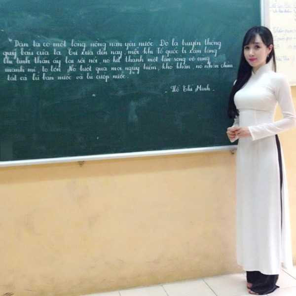 Bức ảnh cô giáo xinh đẹp khiến dân mạng mê mẩn 