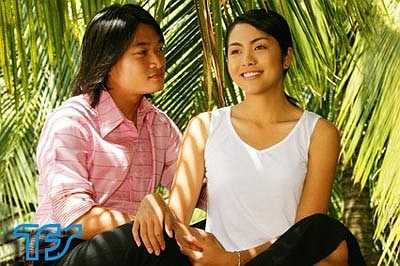  Năm 16 tuổi, Hà Tăng được đạo diễn Lưu Trọng Ninh mời đóng vai Trang trong phim Dốc tình. Dù vai diễn không được đánh giá cao song đó là bước đệm giúp người đẹp sinh năm 1986 được các đạo diễn chú ý tới. Sau phim Dốc tình, cô được mời đóng tiếp vai Mộng Cầm trong phim Hàn Mặc Tử. Năm 2004, cô đóng tiếp phim Hương phù sa với vai Út Nhỏ và khi phim lên sóng vào năm 2006, Tăng Thanh Hà gây được ấn tượng mạnh mẽ, sâu sắc với khán giả truyền hình cho tới tận bây giờ. 