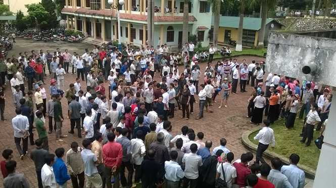 Dân vùng tái định cư 'đại náo' hai huyện ở Lai Châu