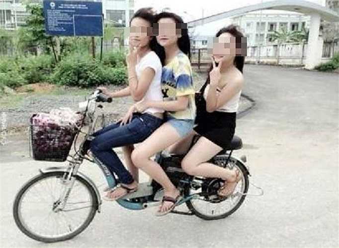 Tranh thủ tạo dáng xì - tin rất khó coi.