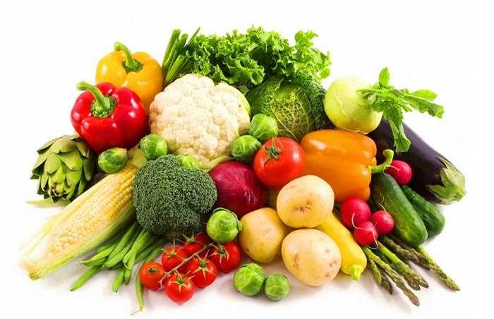 Một điều mà người tiêu dùng cũng cần phải chú ý nữa là, khi đã chọn và mua được những mớ rau an toàn về chế biến, thì việc rửa rau đúng cách cũng giúp bạn tránh được những rủi ro và giảm bớt nguy cơ độc hại. 