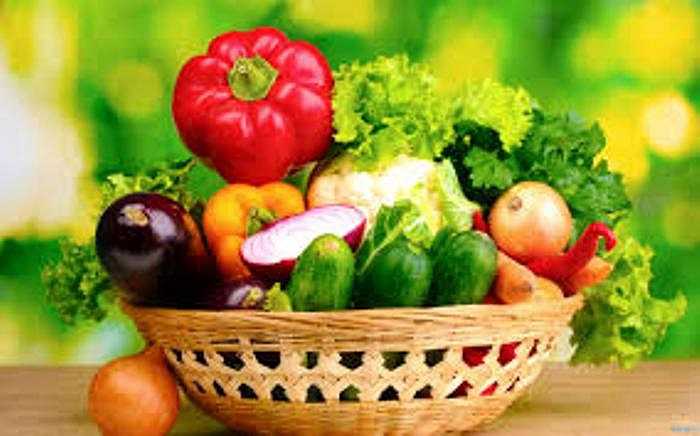 Tuy nhiên, bạn vẫn có thể nhận biết rau an toàn bằng mắt thường như sau: Vẻ bề ngoài thường không bóng bẩy láng mướt. Lá và thân hơi cứng, ít có vẻ mơn mởn. 