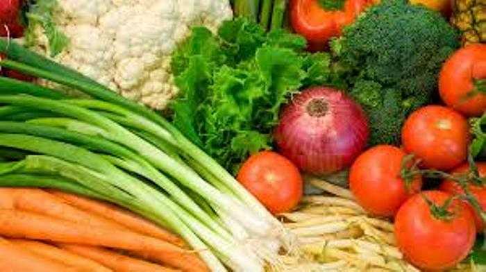 Củ quả sạch thường không được ngâm thuốc để bảo quản trong thời gian dài nên phần cuống vẫn còn tươi, trong khi những loại khác có thể quả vẫn đẹp nhưng phần cuống không còn hoặc quá 'cũ kỹ'. 