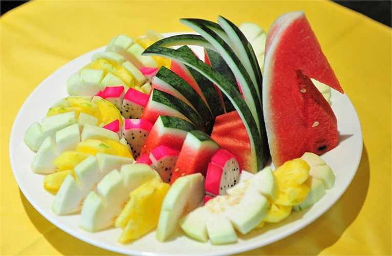 Bảo quản trong ngăn mát tủ lạnh: Cho chuối vào túi nhựa có khóa kéo (loại chuyên dùng để bảo quản thực phẩm, trái cây trong tủ lạnh, có bán ở các siêu thị). Cho túi đựng chuối vào ngăn mát của tủ lạnh. Điều chỉnh nhiệt độ trong tủ lạnh ở mức khoảng 3oC.