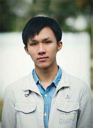 Tuấn Bảo sinh ra trong gia đình có truyền thống hội họa khi ba là thợ vẽ, hai anh trai đều theo học ngành kiến trúc. Kết thúc THPT, chàng trai sinh năm 1997 sẽ dự thi ĐH Mỹ thuật và ĐH Dân lập Văn lang, dự định của em là trở thành nhà thiết kế đồ họa.