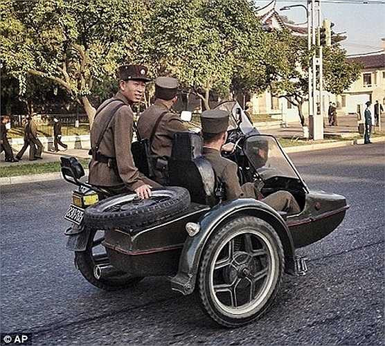 Binh lính Triều Tiên trên đường phố