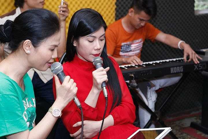 Tam ca trình diễn ca khúc Bài ngợi ca quê hương