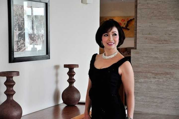 Sau khi đăng quang, thay vì bước chân vào showbiz, Bùi Bích Phương lại chuyên tâm cho chuyện học hành. Cô đã có bằng thạc sĩ tại ĐH Quốc gia Seoul và hiện công tác tại Quỹ giáo dục cao học Hàn Quốc. Cuộc sống gia đình của cô cũng rất hạnh phúc và êm đềm. 