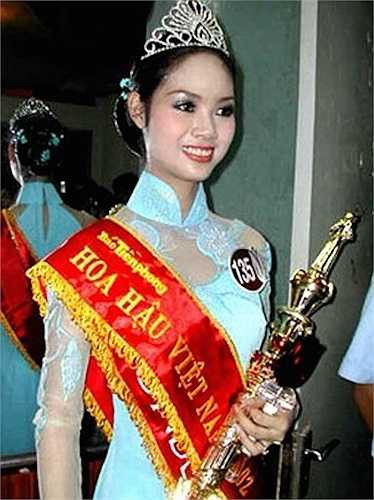 Phạm Thị Mai Phương đăng quang ngôi vị Hoa hậu Việt Nam năm 2002 khi đang là cô học sinh lớp 12 chuyên Lý trường Trần Phú - Hải Phòng. Lúc đó, Mai Phương sở hữu chiều cao 1m69, cân nặng 49kg và số đo ba vòng 84-59-86. Nhan sắc không quá nổi bật, rạng rỡ song Mai Phương được đánh giá cao bởi những đường nét nền nã, tự nhiên, đậm chất Việt.
