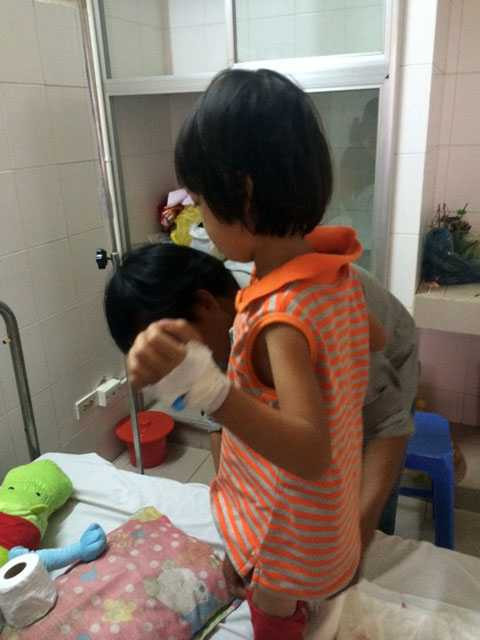 Hiếp dâm, bé gái, bắt khẩn cấp, yêu râu xanh, bí thư chi bộ, nghi phạm