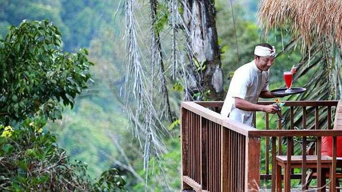 5. Royal Pita Maha Hotel ở Ubud, Bali: Tọa lạc ở ngoại ô thành phố Ubud, trên một sườn núi, những biệt thự sang trọng ở khách sạn được trang trí bởi những tác phẩm dân gian của người Bali. 