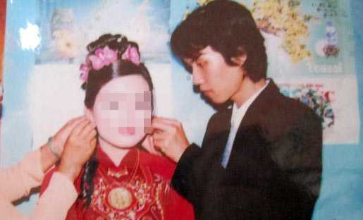 Hai vợ chồng Nguyễn Thanh Luận ngày đính hôn.