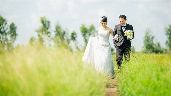 Tsutomu chia sẻ: Hình cưới ở Nhật chỉ là những tấm hình chụp chỉnh chu ở studio và hình chụp ở tiệc cưới. Nhưng ở Việt Nam, chụp hình ngoại cảnh lại gần như là điều tất nhiên và rất thú vị. Chúng tôi nghĩ đây là một trải nghiệm đặc biệt cho chúng tôi. Nó hấp dẫn chúng tôi và rất tuyệt!