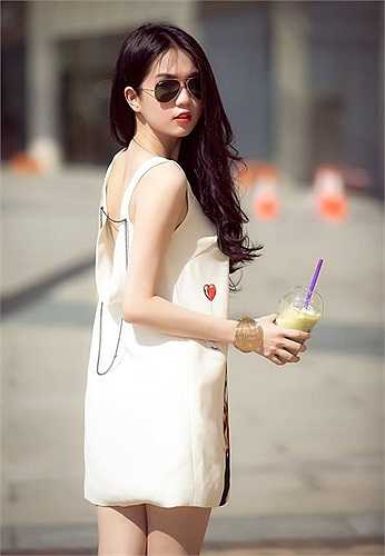 Chính vì thế, cô tha hồ sở hữu những bộ cánh đắt giá của bất cứ nhãn hàng nổi tiếng nào trên thế giới.