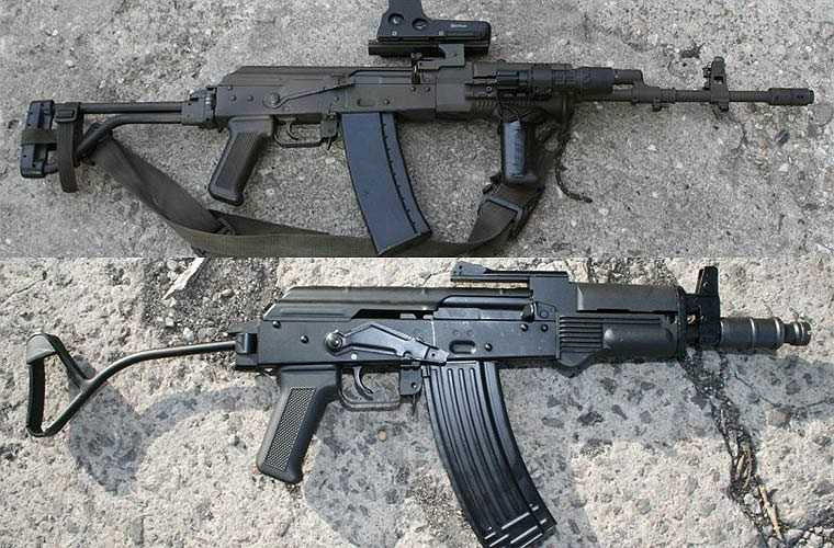 WZ KBK 1988 (ở trên) và WZ KBK Mini Beryl (ở dưới) do Ban La sản xuất dựa theo mẫu AK-74 của Liên Xô, sử dụng cỡ đạn 5,45x39mm. Các biến thể của WZ KBK có nòng súng dài hơn so với các biến thể của AK-74. Súng có loa che lửa đầu nòng mới do Ba Lan thiết kế.