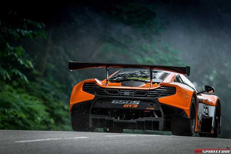 Ra đời nhằm thay thế siêu xe GT3 12C ra mắt năm 2013, McLaren 650 GT3 được nâng cấp nhiều công nghệ hiện đại nhằm hỗ trợ cho người lái.