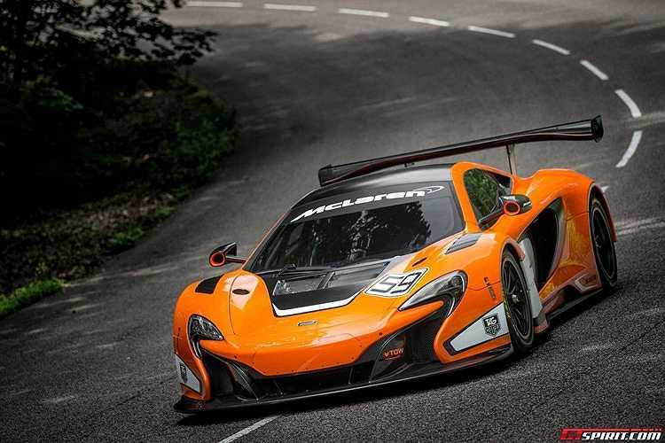 McLaren 650 GT3 sử dụng động cơ V8 twin-turbocharged 3,8 lít sinh ra công suất 500 mã lực. Điểm nhấn của hãng McLaren cho phép người đang sở hữu dòng xe 12C GT3 có thể yêu cầu các đại lý McLaren nâng cấp lên 650 GT3.