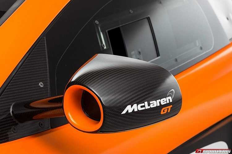 Gương xe độc đáo mang biểu tượng dòng GT của McLaren.