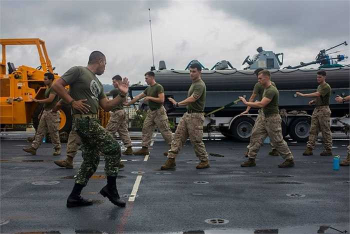 Lính Philippines dạy Mỹ cả môn võ gậy truyền thống của nhiều nước Đông Nam Á