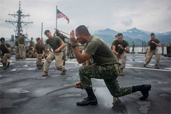 Lính Philippines dạy Mỹ cả môn võ gậy truyền thống của nhiều nước Đông Nam Á
