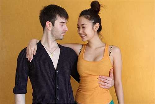 Khi Atanas lên cơn sốt hay Minh Hằng bị chấn thương do tập luyện, người còn lại luôn ở bên chăm sóc và là chỗ dựa tinh thần cho đối phương. 