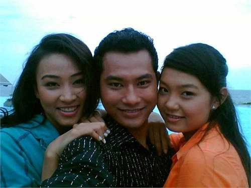  Tuy nhiên, vì quãng thời gian đóng cặp cùng nhau cũng là lúc Minh Hằng còn rất trẻ và chưa có kinh nghiệm diễn xuất, nên khi thể hiện những cảnh tình cảm, nữ diễn viên tỏ ra khá lúng túng trước ống kính.