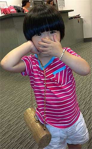 Bé Nguyệt Cát, con gái của danh hài Thúy Nga.