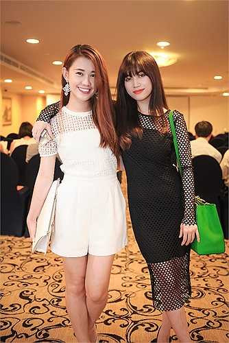 'Chúng tôi tự thấy phim của mình chẳng có gì phản cảm. Trong phim không có cảnh quan hệ, không hề lộ vùng 'cấm', vậy có được coi là nhạy cảm'