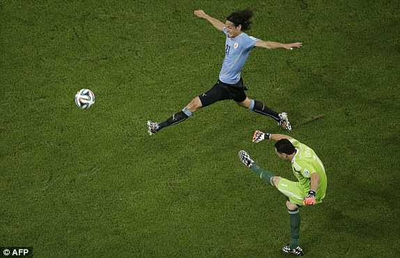 Thần đồng James Rodriguez đưa Colombia vào tứ kết