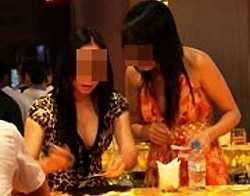 Xin làm tiếp tân, bị đề nghị khỏa thân cho xem 3 vòng