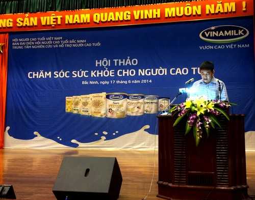 Vinamilk tiếp tục đến với người cao tuổi miền Bắc 