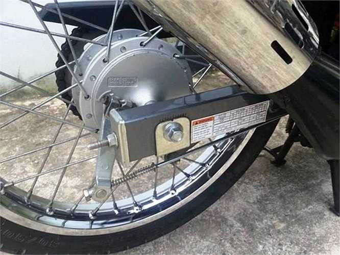 Đa phần Su Xì-po hiện nay bị dân chơi xe tại Việt Nam độ cho lên đĩa sau nhưng ở chiếc Xì-po này vẫn còn nguyên 'zin'.