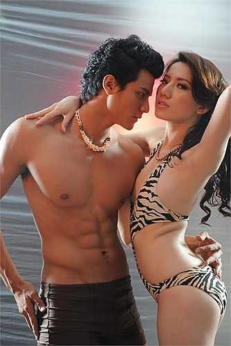 Chung Thục Quyên từng có những hình ảnh phô diễn vòng 1 không mấy đầy đặn. Bức ảnh chụp những năm đầu cô mới vào nghề khiến người đẹp gặp không ít bàn tán quanh việc cô từng đụng dao kéo vòng 1.