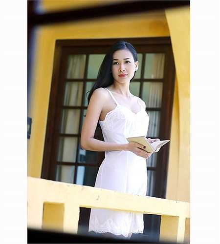  Người đẹp tên Linh từng đoạt danh hiệu Hoa hậu phụ nữ Việt Nam qua ảnh 2006, khi bước sang tuổi 22.