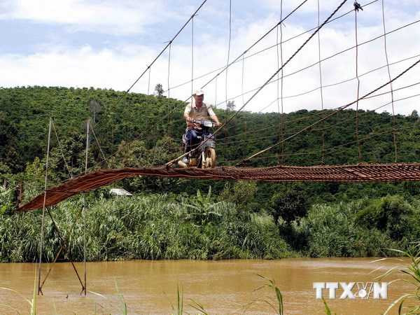Cầu treo Kim Thanh trên địa bàn xã Lộc Nga (Bảo Lộc) là một trong 15 cầu cần thay thế. (Ảnh: Nguyễn Dũng/TTXVN)