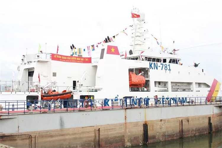 Tàu có chiều dài 90,5 mét, rộng 14 mét, cao 7m, được trang bị 4 máy công suất lớn 12.016 mã lực, tải trọng 500 tấn. 