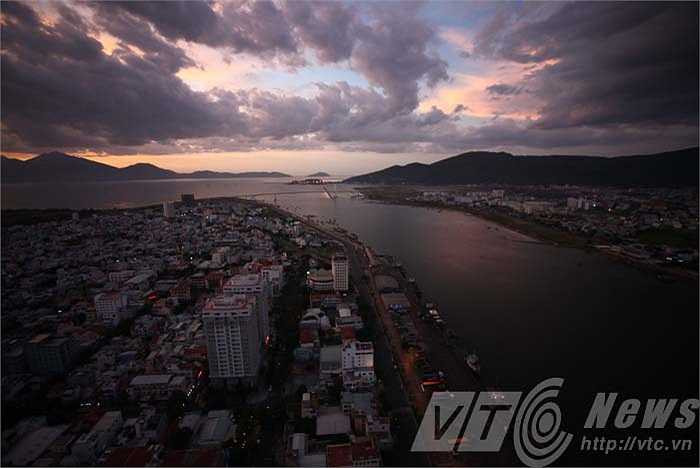 Chiều về trên cửa Hàn giang