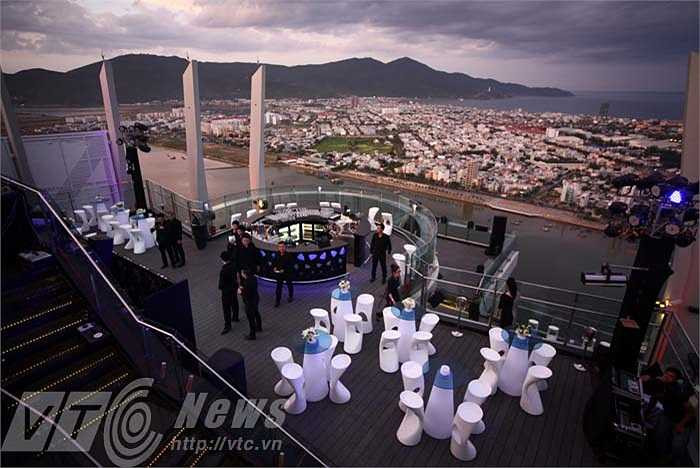 Đà Nẵng nhìn từ Sky Bar cao nhất Việt Nam