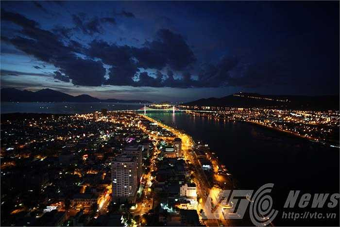 Cầu Thuận Phước lên đèn