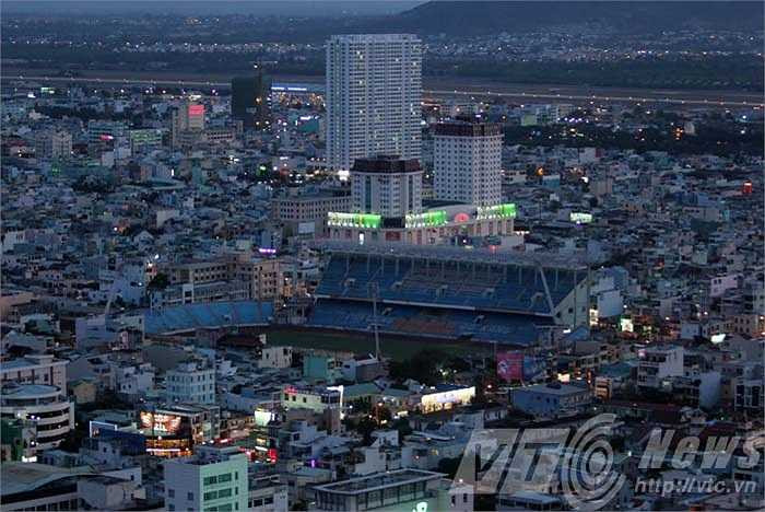 Sân vận động Chi Lăng lên đèn