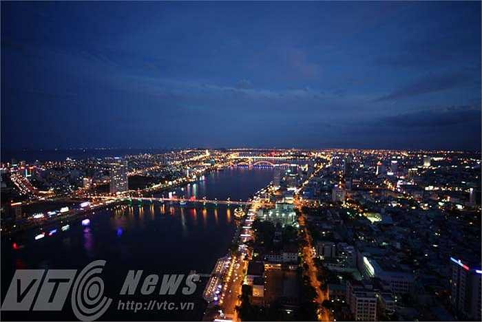 TP Đà Nẵng lên đèn