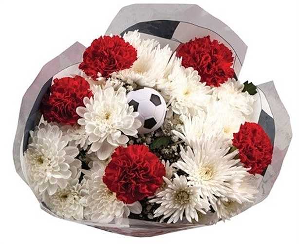 Hoa luôn là những món quà mà rất nhiều phụ nữ yêu thích. Mùa World Cup lần này khiến nhiều anh chàng bỏ quên những cô vợ, bạn gái của mình ở nhà khiến không ít người tỏ ý bực bội. Bởi vậy các cửa hàng hoa được bày bán rộng rãi làm quà để các anh chàng mê bóng đá mua về 'tạ tội'