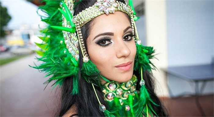 Đây là Brenda Carioca người được coi là Nữ hoàng của vùng đồng bằng Naked Guy.