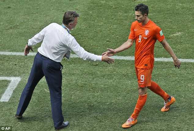 Suarez 'ngậm đắng nuốt cay' xin lỗi Chiellini